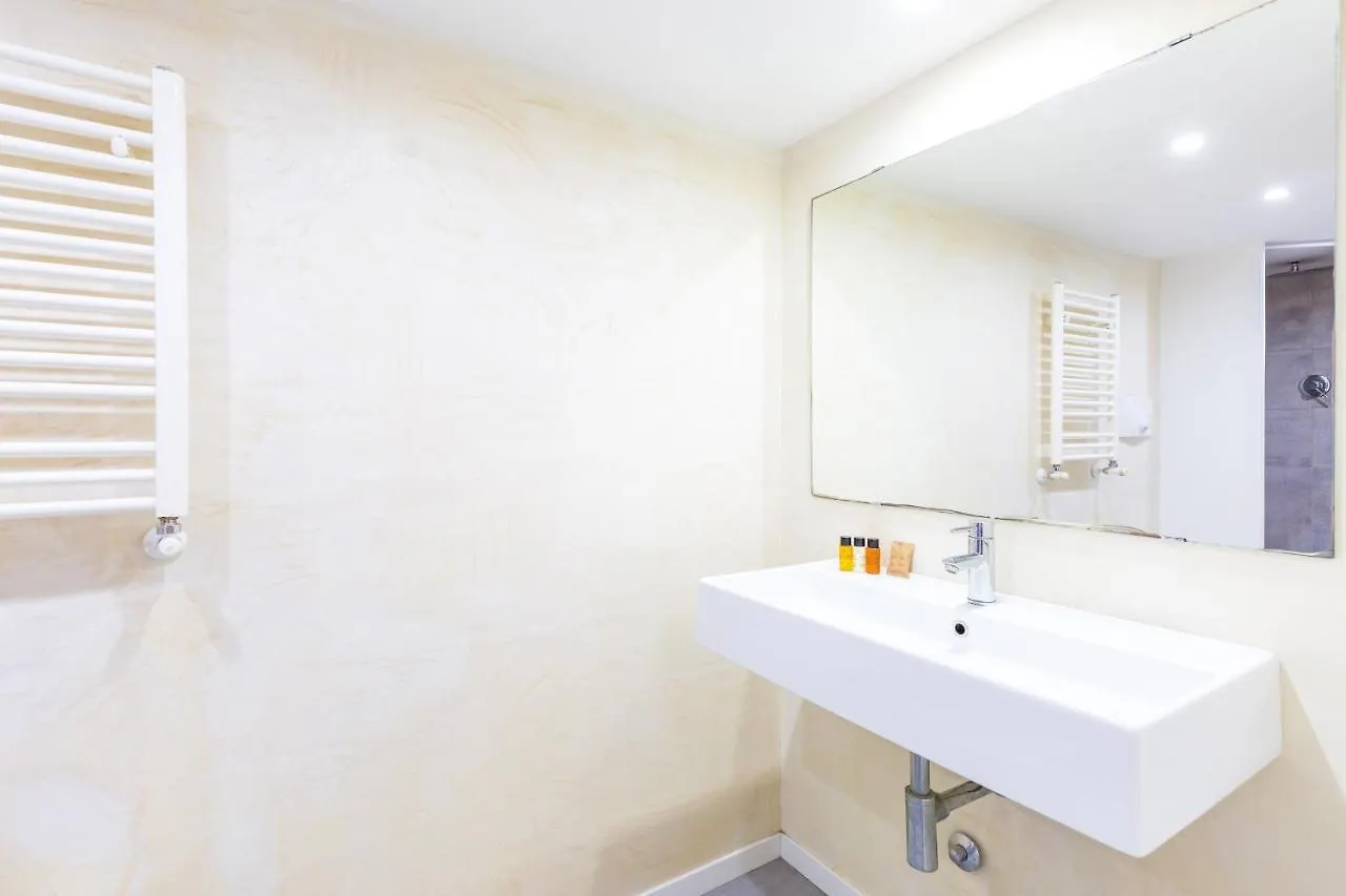 Assisi Style Flat Trastevere Rome